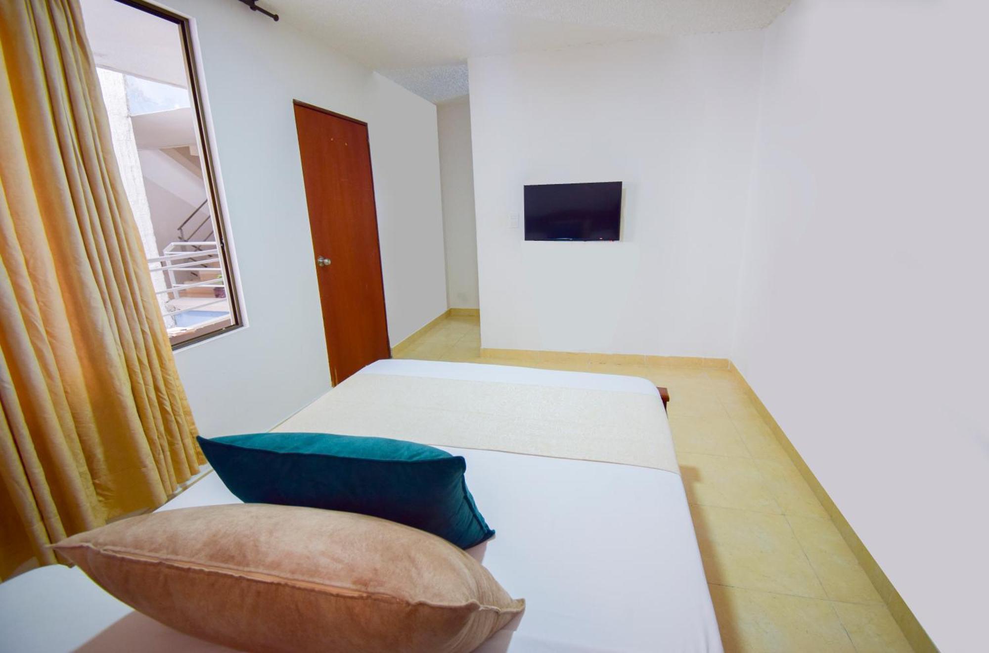 Hotel Toledo Plaza Армения Екстериор снимка