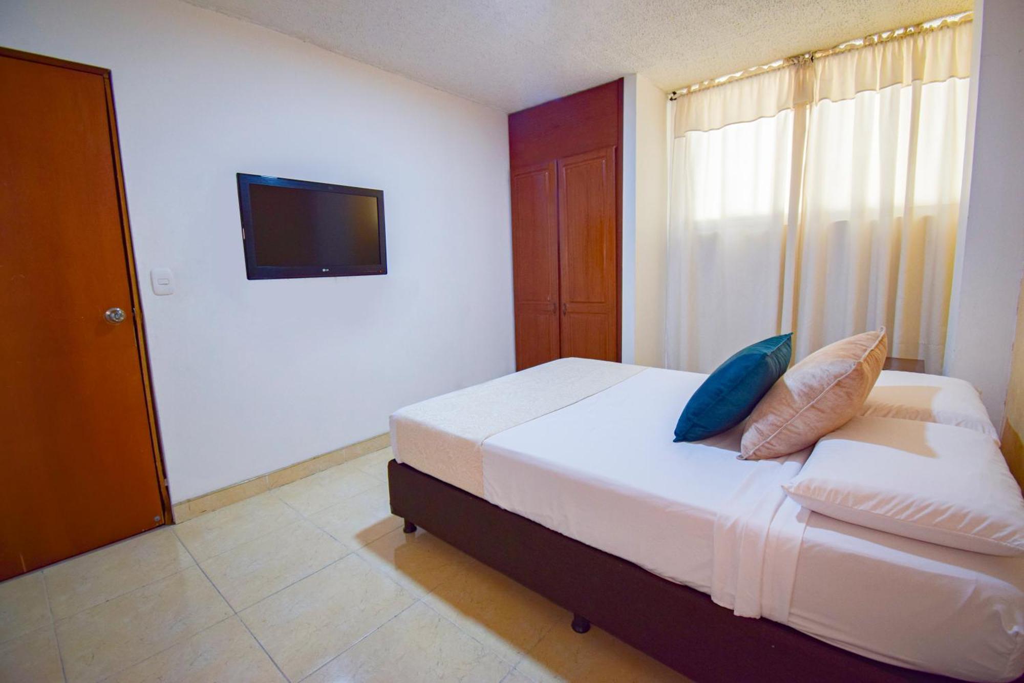 Hotel Toledo Plaza Армения Екстериор снимка