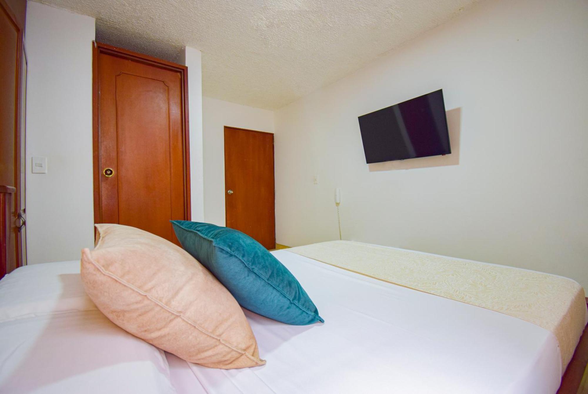 Hotel Toledo Plaza Армения Екстериор снимка