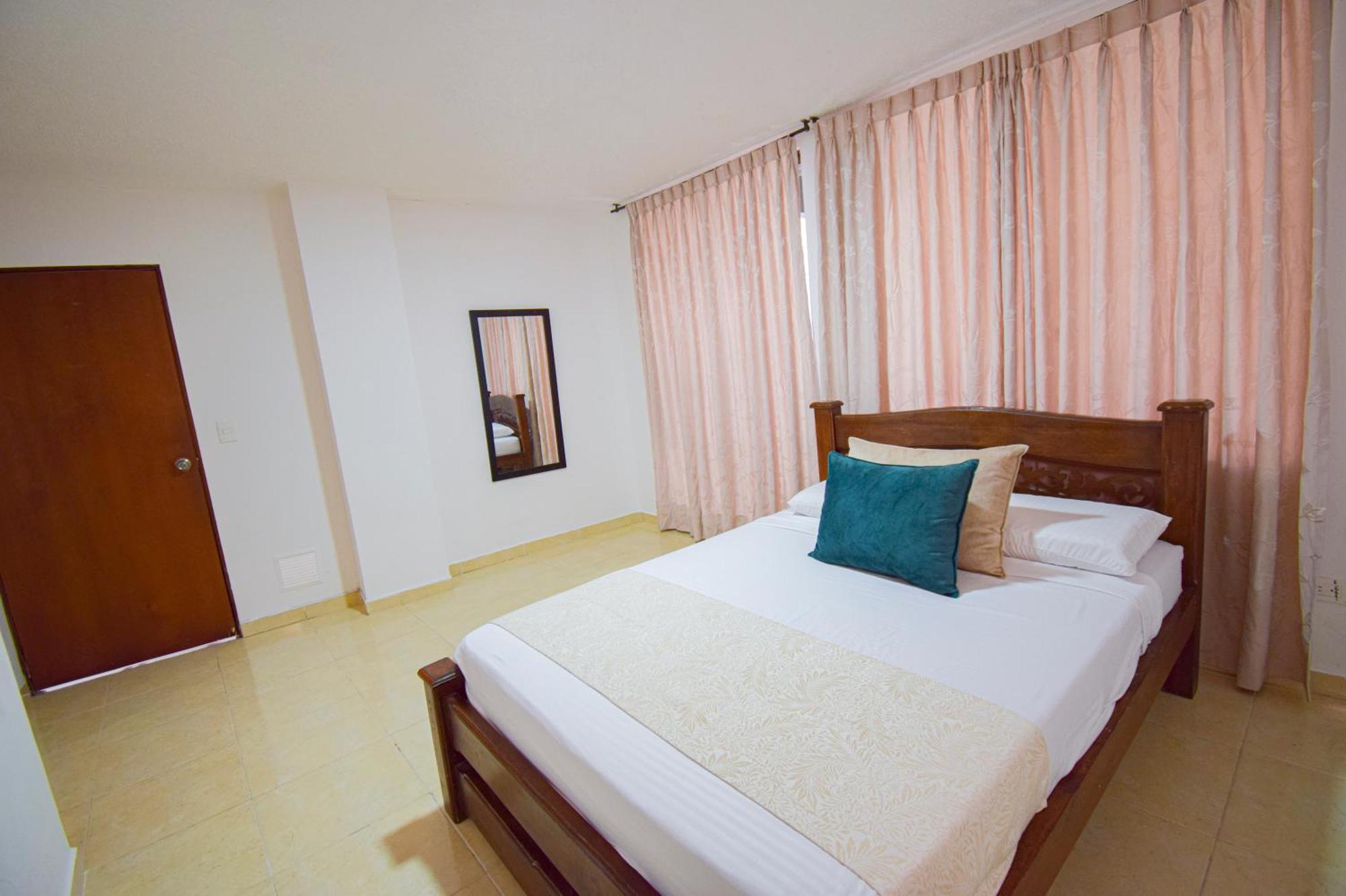 Hotel Toledo Plaza Армения Екстериор снимка