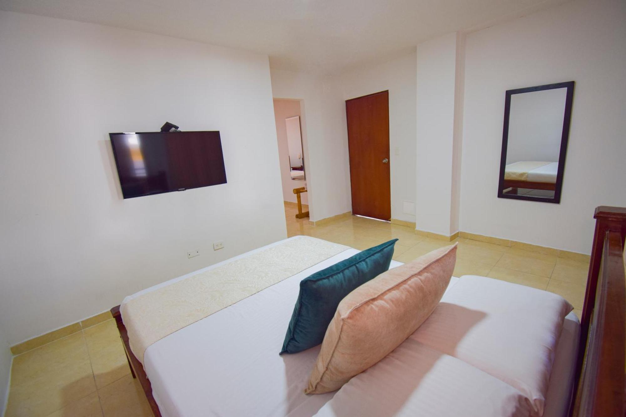 Hotel Toledo Plaza Армения Екстериор снимка