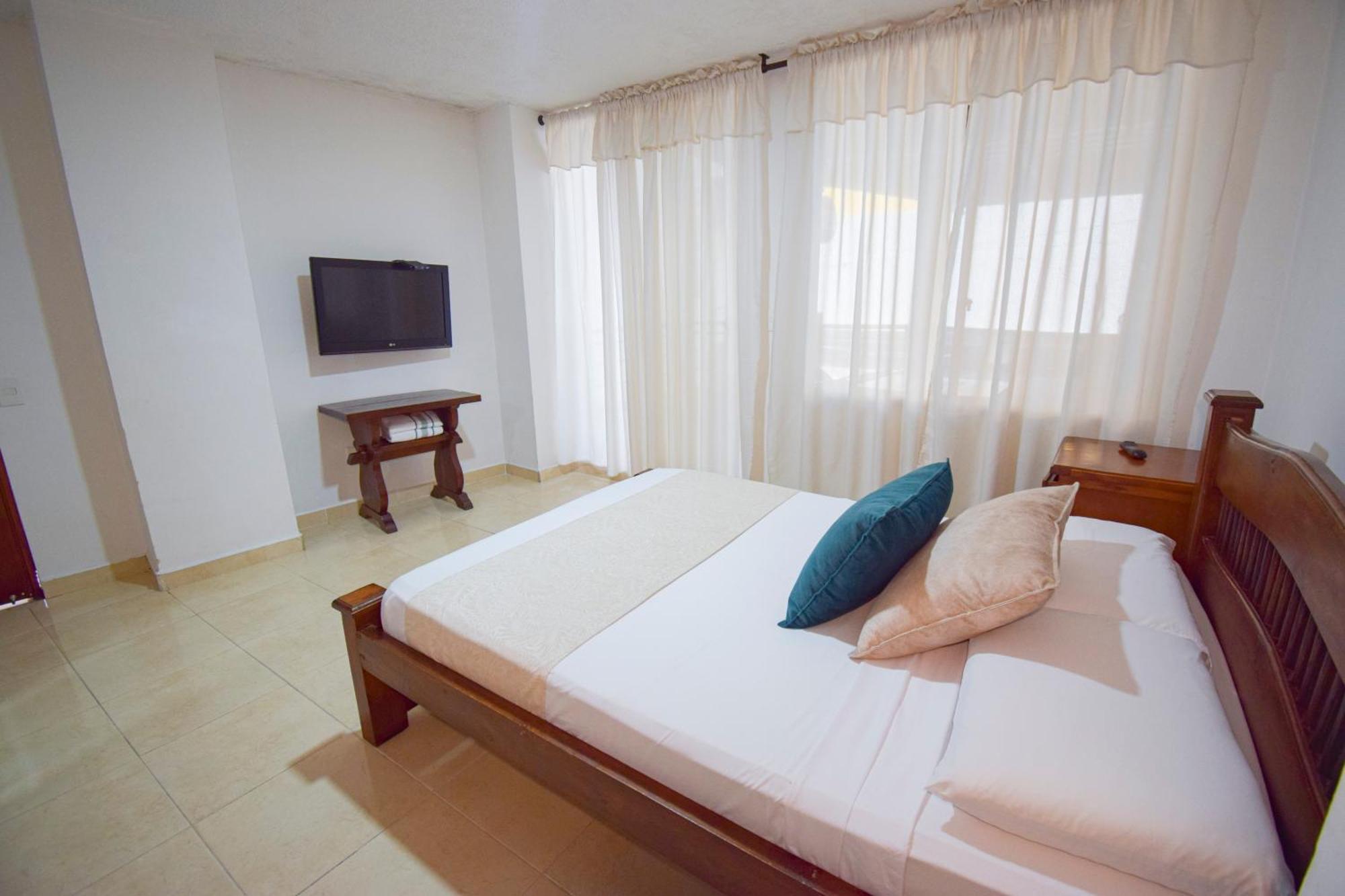 Hotel Toledo Plaza Армения Екстериор снимка